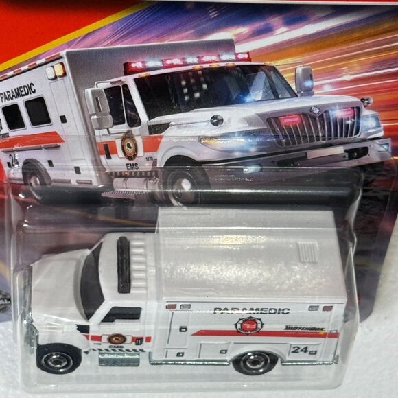 Matchbox International TerraStar Paramedic Ambulance • 24/125 • Diecast Truck - Picture 6 of 6